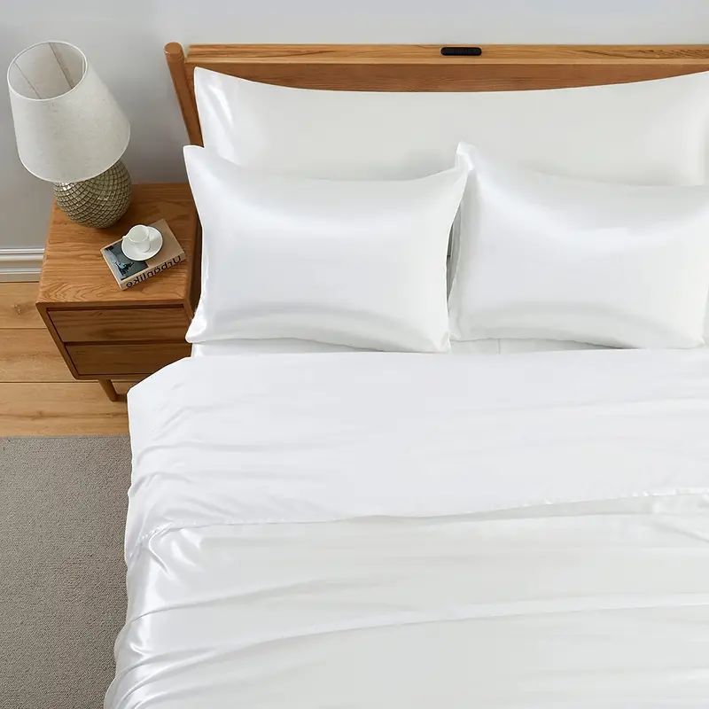 White silk blend bedsheet set (one fitted sheet and two pillowcases)
