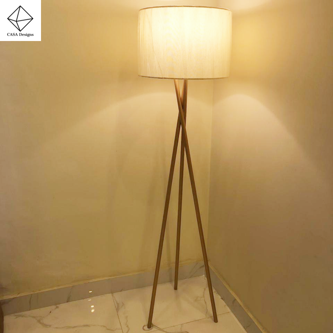 Tripod lamp